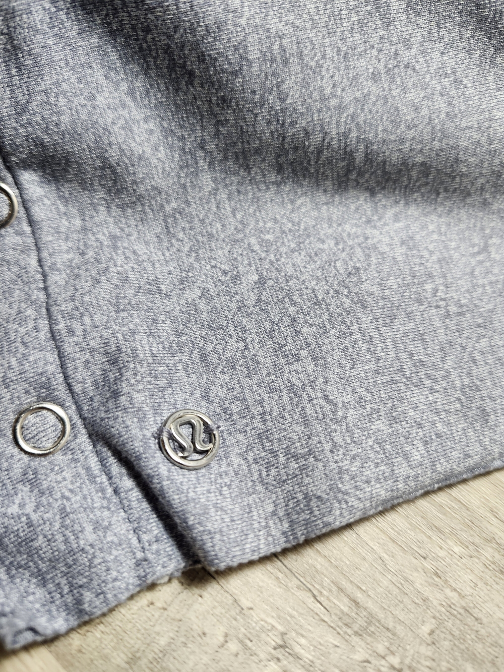 Lululemon Vinyasa Light Gray Snap Scarf